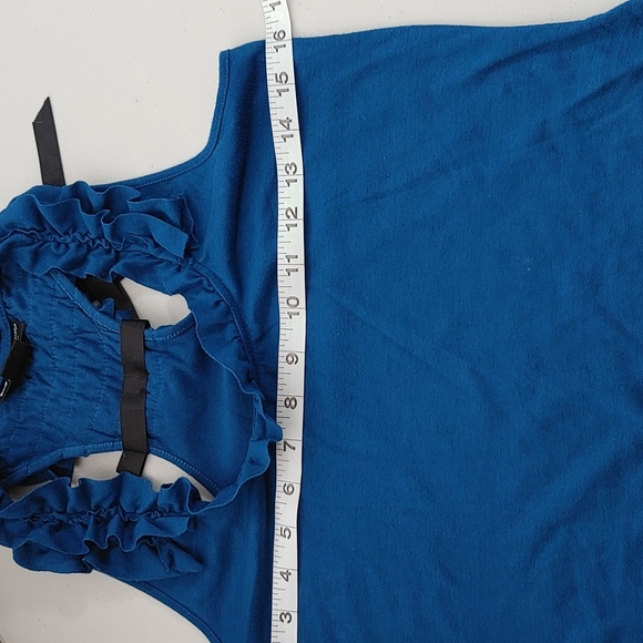 💙 Blue Racer-back Tank Top 💙 - Picture 7 of 8